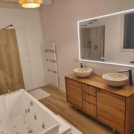 De Lacrouzette Avec Piscine Chauffee Semesterbostad *