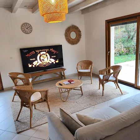 De Lacrouzette Avec Piscine Chauffee