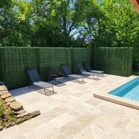 De Lacrouzette Avec Piscine