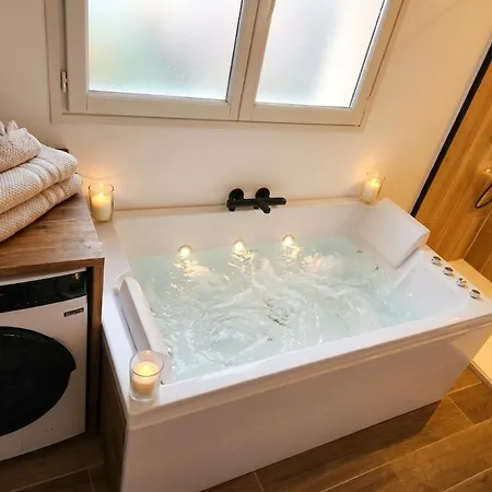 Hébergement de vacances De Lacrouzette Avec Piscine *