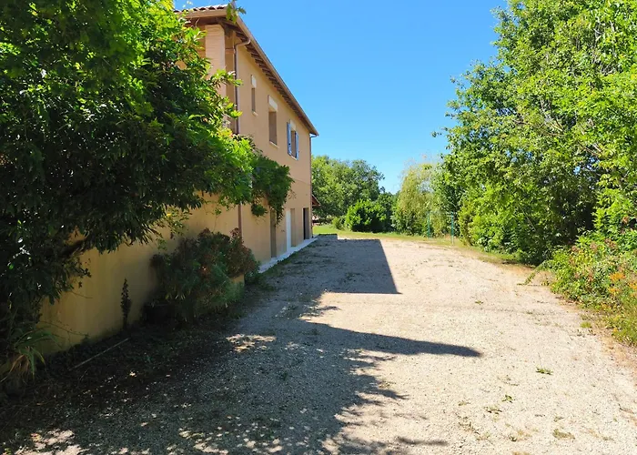 De Lacrouzette Avec Piscine Chauffee Et Bain Balneo Proche D'albi Vakantiehuis Saint-Benoit-de-Carmaux