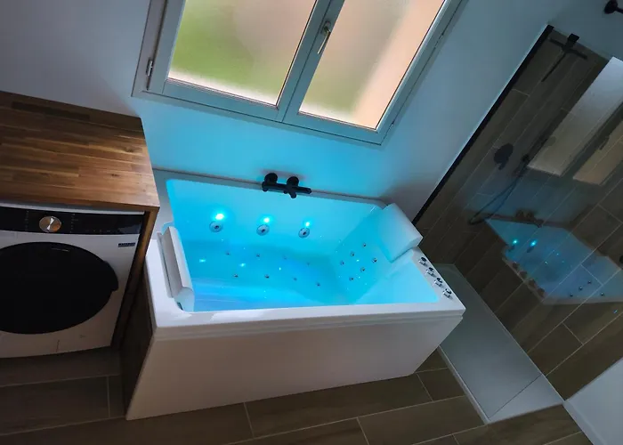 De Lacrouzette Avec Piscine Chauffee Et Bain Balneo Proche D'albi Vakantiehuis