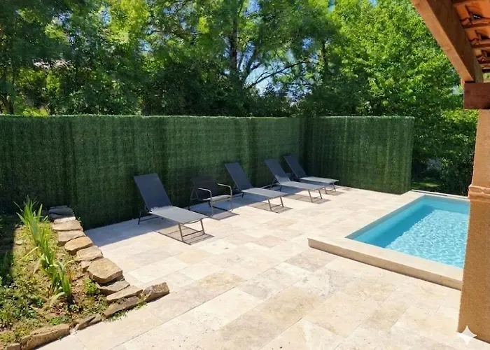 De Lacrouzette Avec Piscine Chauffee Et Bain Balneo Proche D'albi