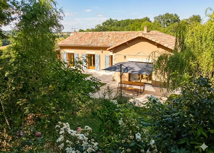 De Lacrouzette Avec Piscine Chauffee Et Bain Balneo Proche D'albi