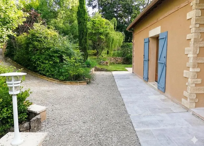 De Lacrouzette Avec Piscine Chauffee Et Bain Balneo Proche D'albi Дом отдыха Saint-Benoit-de-Carmaux